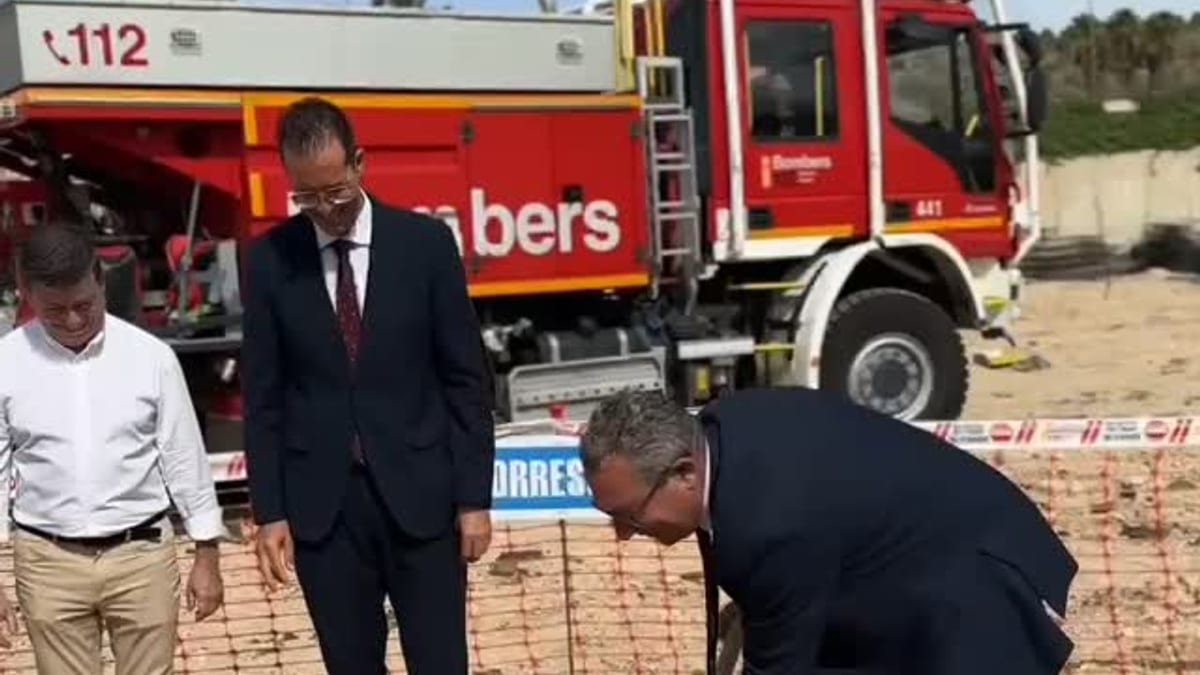 Primera piedra del nuevo Parque de Bomberos de Elda, ubicado junto al Instituto Valle de Elda, con la presencia del presidente Toni Pérez