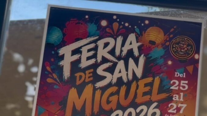 Celebración de las fiestas de San Miguel en la Zona Centro de Cáceres con ambiente festivo y asistencia del alcalde Rafael Mateos
