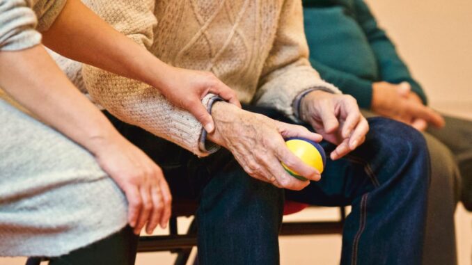 Organiza marcha solidaria por el Día Mundial del Alzheimer en Fuenlabrada Cartel de la marcha solidaria por el Día Mundial del Alzheimer organizada por el Ayuntamiento de Fuenlabrada