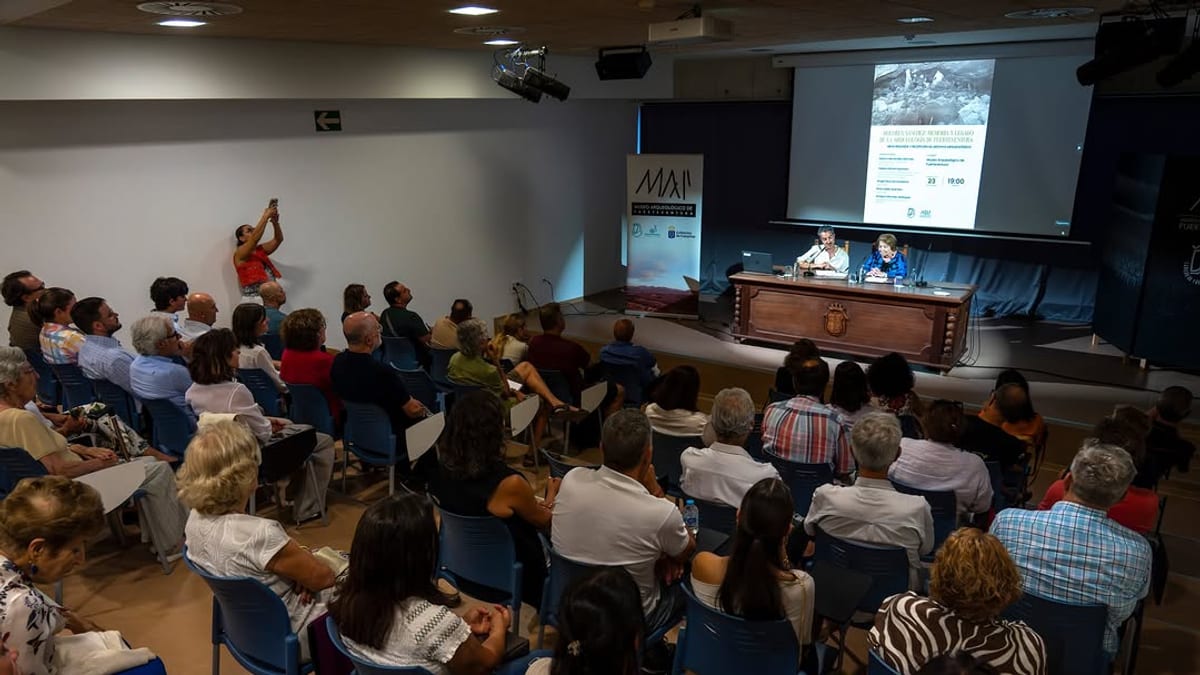 Acto de homenaje a Dolores Sánchez en el Museo Arqueológico de Fuerteventura durante la presentación de su legado documental