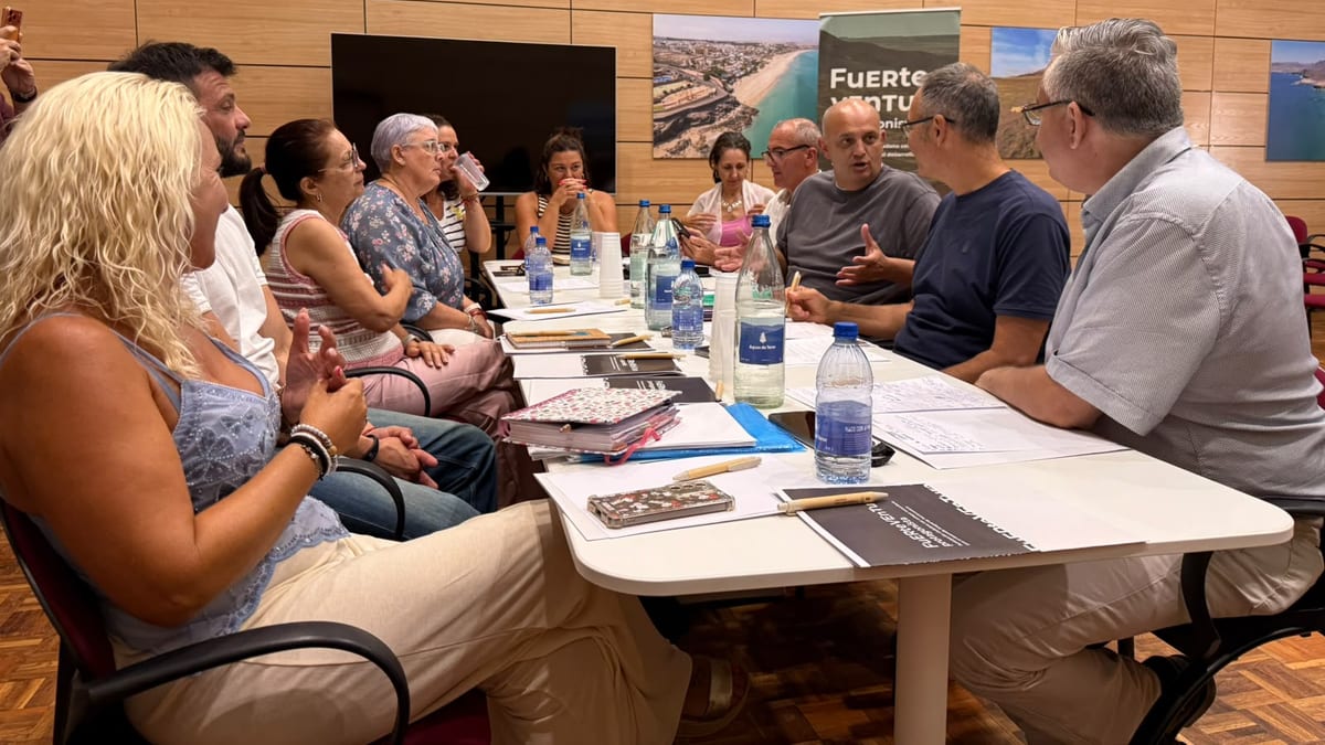 Encuentro de Fuerteventura Protagonista en Pájara con representantes del Cabildo y municipios