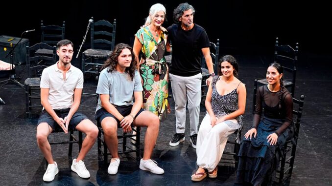 Ganadores del Circuito Andaluz de Jóvenes Flamencos actúan en la Bienal de Sevilla Gala de jóvenes flamencos en la Bienal de Sevilla dirigida por el cantaor Arcángel, promovida por la Consejería de Cultura de la Junta de Andalucía
