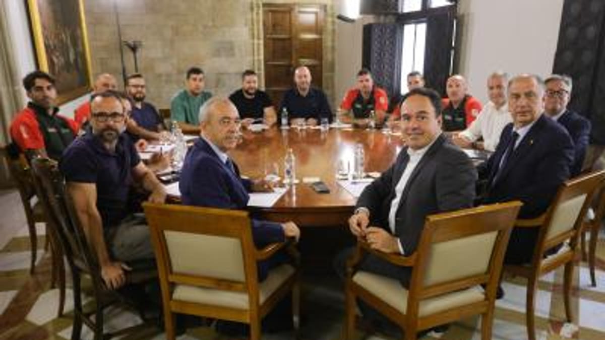 Reunión de negociación sobre acuerdo laboral de bomberos forestales de la Generalitat Valenciana