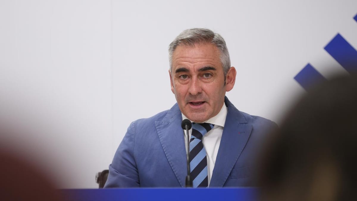 Conseller Vicente Barrachina durante la sesión del Consell sobre el Tajo-Segura y ayudas por incendios