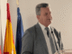 Conseller de la Generalitat Valenciana en podio durante presentación de alegaciones sobre deslinde costero