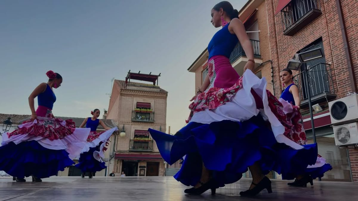 Ambiente festivo con vecinos participando en las Fiestas Populares de Humanes de Madrid durante el primer fin de semana