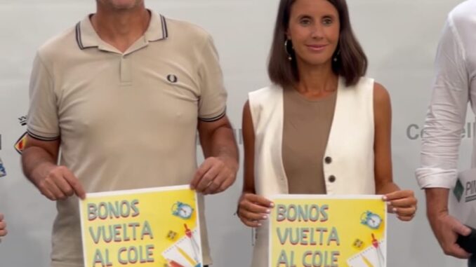Ibiza lanza 5.000 bonos de 10 euros para la vuelta al cole Cartel de la campaña Bonos Vuelta al Cole de Ibiza con dos bonos de 10 euros