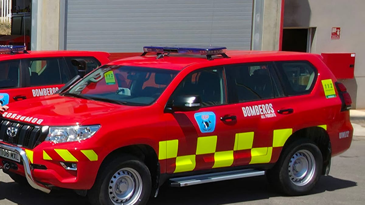 Vehículo de los Bomberos de Andalucía en el lugar del incendio