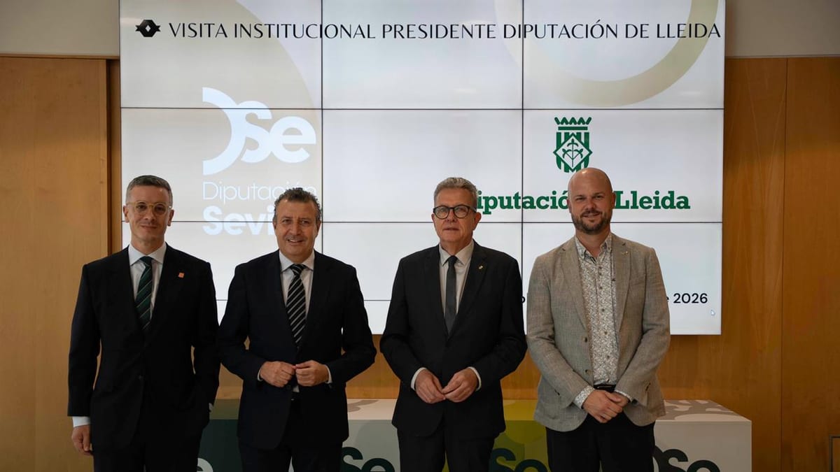 Javier Fernández, presidente de la Diputación de Sevilla, con Joan Talarn, presidente de la Diputación de Lleida, durante la visita institucional