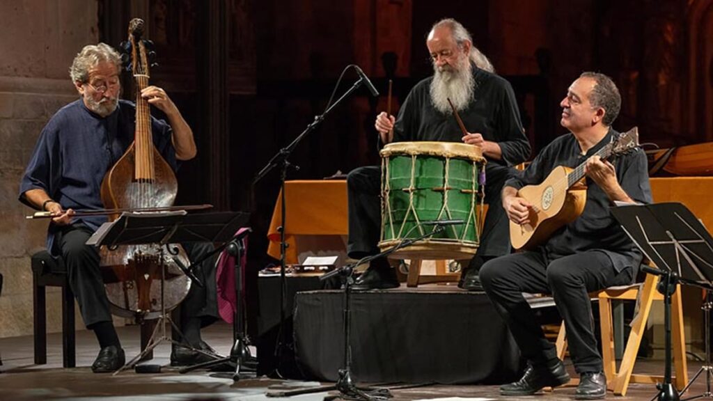 Concierto de Jordi Savall dirigiendo Hespèrion XXI en un acto de música antigua
