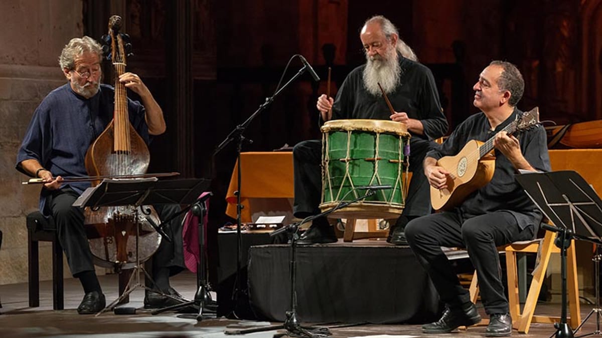 Concierto de Jordi Savall dirigiendo Hespèrion XXI en un acto de música antigua