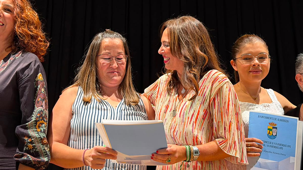 Rocío Díaz entrega llaves de viviendas asequibles en Almargen, Málaga