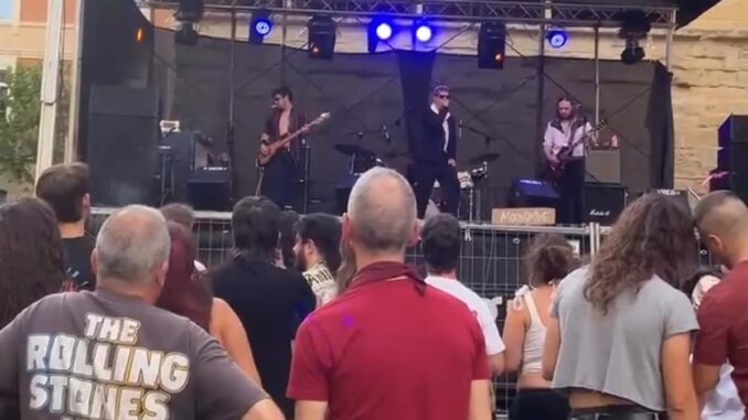 Cartel del festival Parrilla con actuaciones de música joven en la Plaza del Parlamento de Logroño