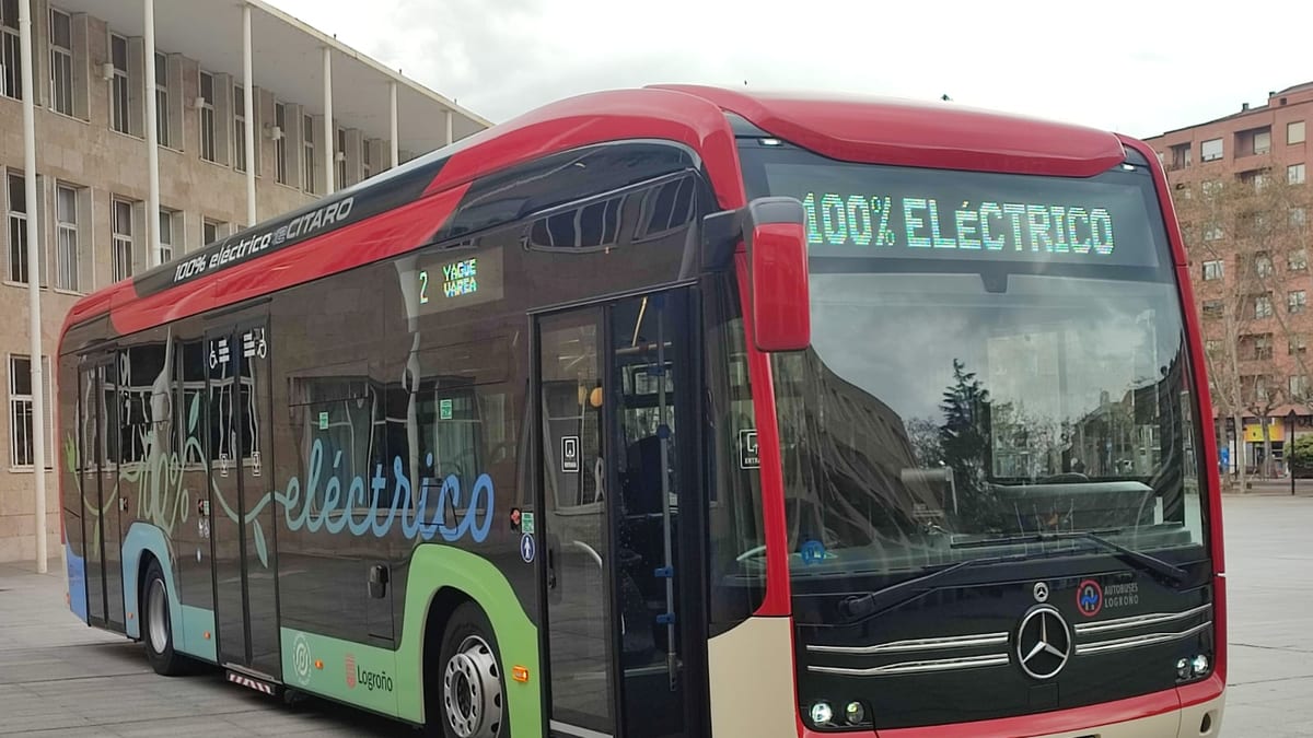 Cartel informativo sobre modificaciones en líneas de autobús de Logroño por fiestas de San Mateo