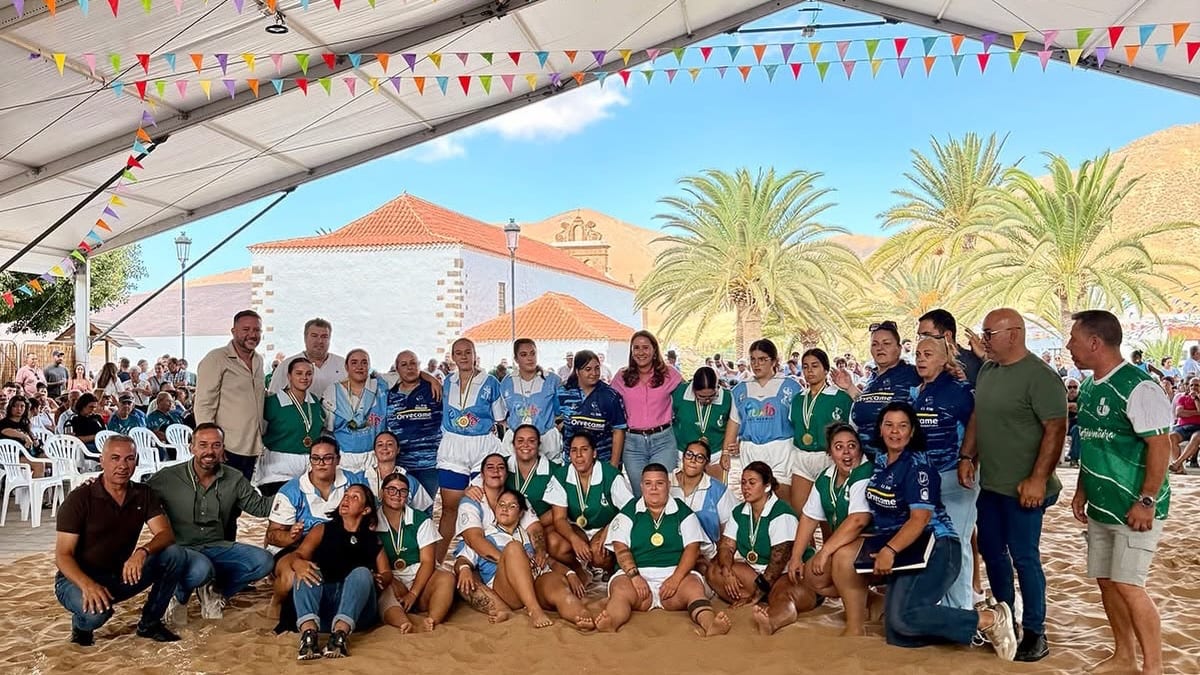 Competición de lucha canaria durante las Fiestas de la Peña 2026 en La Vega de Río Palmas, Fuerteventura