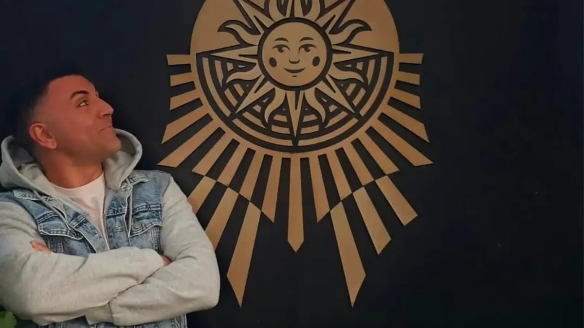 Luis González Gómez, artista circense de Villaviciosa de Odón, celebra su incorporación al Cirque du Soleil