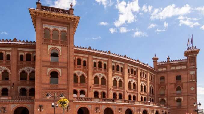 Madrid bate récord histórico en la Feria de Otoño con 21.816 abonos vendidos Portada de la plaza de Las Ventas de Madrid durante la Feria de Otoño