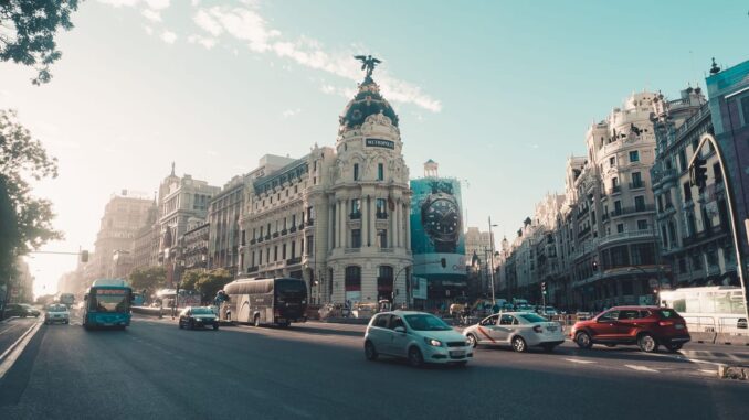 La Comunidad de Madrid renueva más de 1.300 vehículos de transporte con 37,1 millones de euros Vehículos modernos de transporte de pasajeros y mercancías en la Comunidad de Madrid