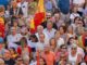 Concentración masiva de ciudadanos en la Plaza Mayor de Pozuelo de Alarcón frente al Ayuntamiento