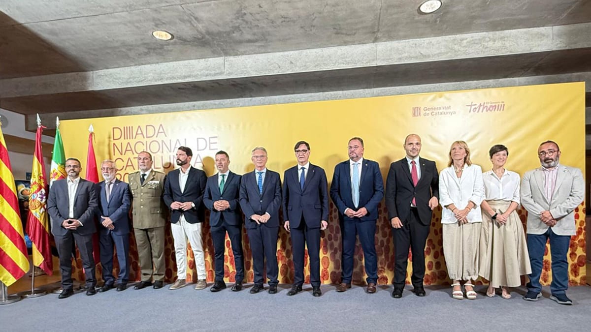 Lluïsa Moret en reunión con diputaciones de Extremadura durante la celebración de la Diada Nacional de Catalunya