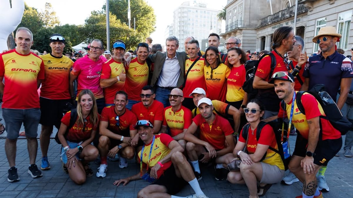 Alfonso Rueda Valenzuela en la inauguración del Mundial de triatlón de Pontevedra