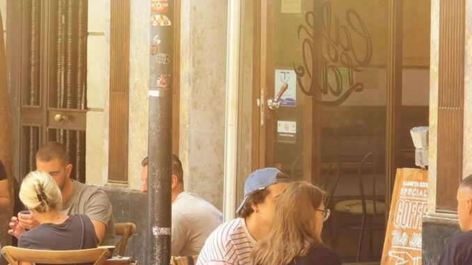Congela impuestos y tasas para ahorrar 28 millones de euros en Murcia Cartel informativo sobre congelación de impuestos y tasas en Murcia 2027