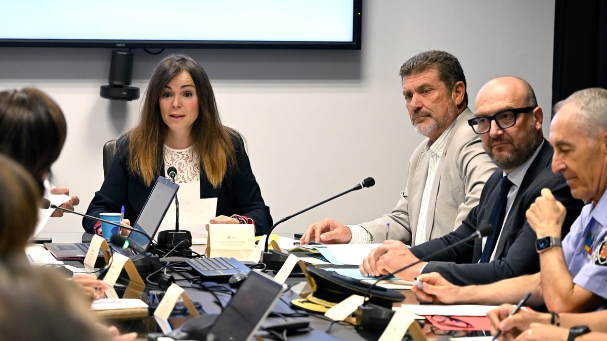 Reunión del Comité Permanente de Emergencias del Ayuntamiento de Murcia con autoridades coordinando el dispositivo especial ante lluvias y tormentas