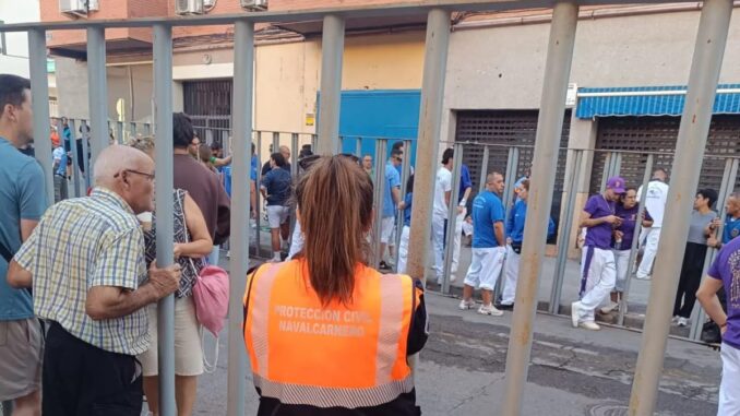 Refuerza con 12 efectivos los encierros de Fuenlabrada y Móstoles en Navalcar... Componentes de Protección Civil de Navalcarnero en operativo de colaboración con Fuenlabrada y Móstoles
