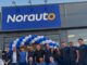 El alcalde Darío Dolz en la inauguración de Norauto en Cuenca, con empleados y directivos de la empresa