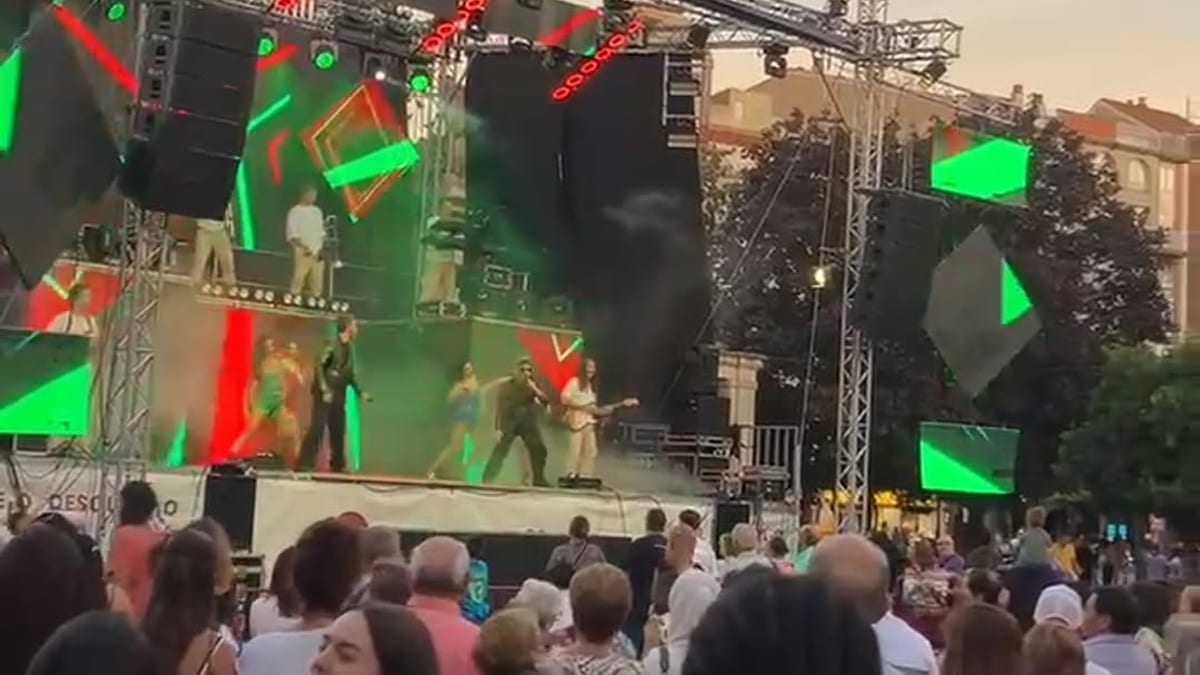 Actuación de la Orquesta Diamante en el Paseo del Espolón de Logroño durante las fiestas de San Mateo