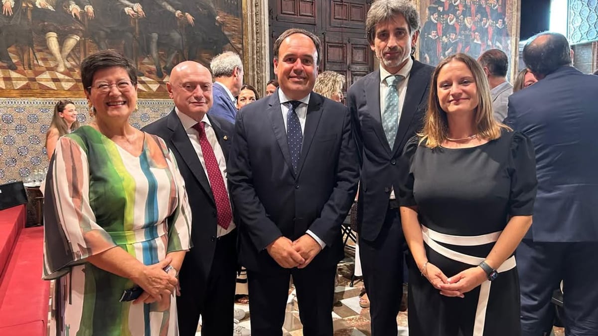 Paco Teruel, diputado de Cultura de la Diputación de València, en la toma de posesión de Maria Àngels Francés como presidenta de la Acadèmia Valenciana de la Llengua