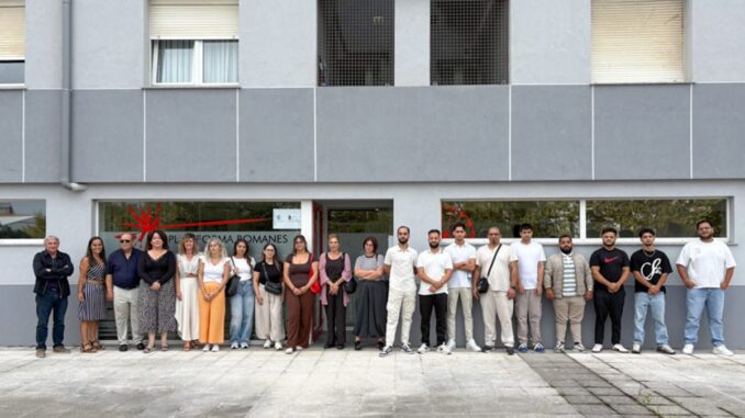 Plataforma Romanes lanza formación y empleo para 15 gitanos en Cantabria Programa de formación en operaciones auxiliares de servicios administrativos para el colectivo gitano en Cantabria
