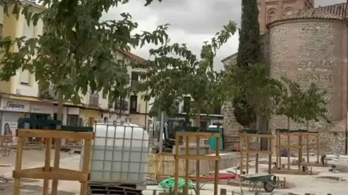 La Plaza Hermanos Fernández Criado de Illescas se renueva con financiación europea Obras de renovación de la Plaza Hermanos Fernández Criado en Illescas