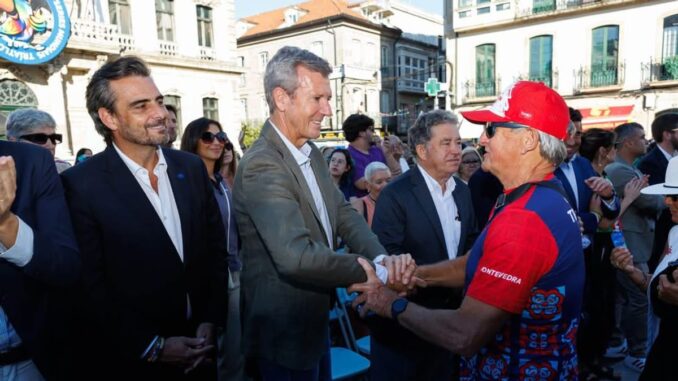 Acto de presentación del Campeonato Mundial de Triatlón en Pontevedra con autoridades de la Xunta de Galicia