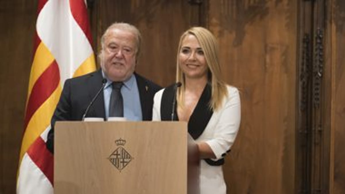 Pregoneros de La Mercè 2026 durante la lectura del Pregón en el Saló de Cent de Barcelona