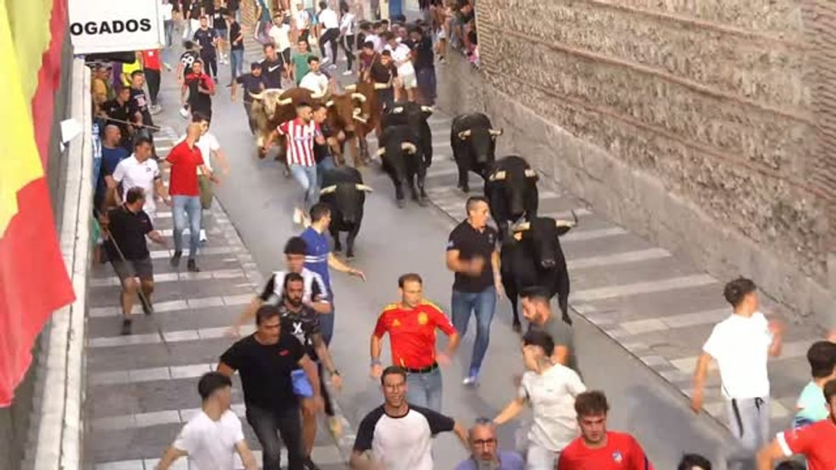 Miles de personas en las calles de Arganda del Rey durante el primer día de encierros de las Fiestas Patronales
