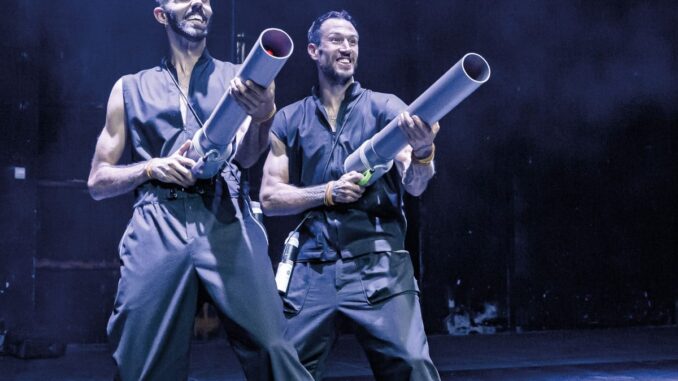 Ocho funciones de danza contemporánea llegan al Paranimf hasta noviembre Cartel promocional de la programación de otoño Danza a Escena 2026 del Paranimf de la Universitat Jaume I