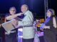 Protección Civil Navalcarnero durante la entrega del premio a la Mejor Labor Social 2026 en el Homenaje a los Mayores
