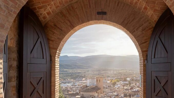 Imagen promocional de Segorbe mostrando patrimonio histórico y naturaleza