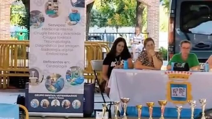 Celebra su Certamen de Belleza Canina en Sevilla La Nueva Participantes y perros en el Certamen de Belleza Canina de Sevilla la Nueva