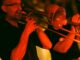 Sinéad Cormican, violinista y cantante irlandesa, actúa con su combo en Vara de Rey durante Eivissa Jazz