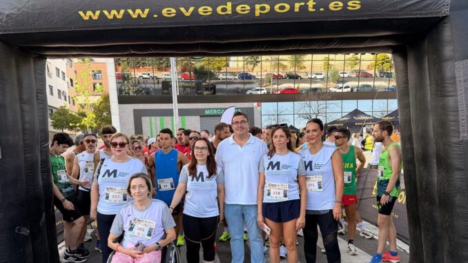 Participantes en la carrera solidaria 'Toledo se mueve por la inclusión' organizada por la Asociación de Esclerosis Múltiple de Toledo