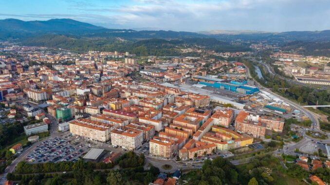 Torrelavega lanza «Torrelavega Slow» para consolidarse como destino turístico de calidad Presentación del proyecto Torrelavega Slow por el alcalde Javier López Estrada y la concejal de Turismo Cristina García Viñas