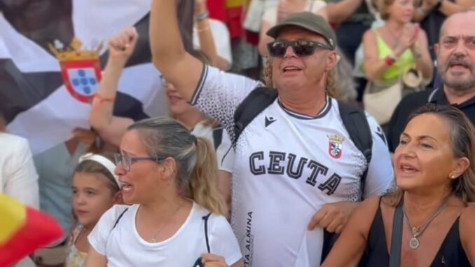 3.500 personas respaldan a Ceuta en acto institucional en Torremolinos Concentración masiva de ciudadanos en la Plaza Blas Infante de Torremolinos durante acto institucional de apoyo a Ceuta