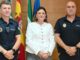 El alcalde de Torremolinos junto a los agentes de Policía Local Antonio y Francisco Javier durante el acto de reconocimiento