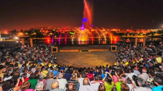 Últimos fines de semana para disfrutar del Espectáculo Fuente del Parque Europa Espectáculo de la Fuente del Parque Europa en Torrejón de Ardoz