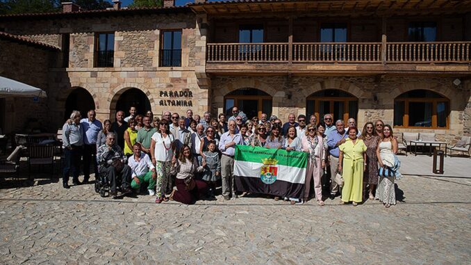 Valencia, Asturias y Palencia serán protagonistas del II Festival de Música y Tradiciones Actos de la Casa de Extremadura en Cantabria durante el anuncio del II Festival de Música y Tradiciones de los Centros Regionales
