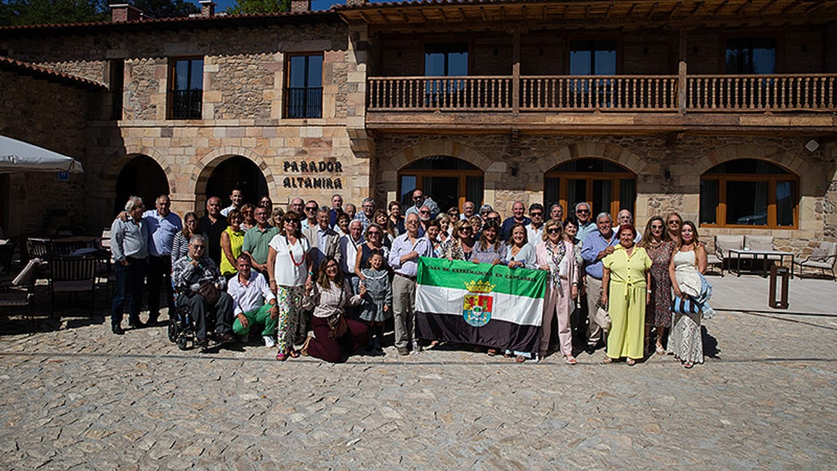 Actos de la Casa de Extremadura en Cantabria durante el anuncio del II Festival de Música y Tradiciones de los Centros Regionales