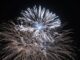 Espectáculo pirotécnico nocturno de las Fiestas 2026 de Villaviciosa de Odón con explosiones de fuegos artificiales iluminando el cielo
