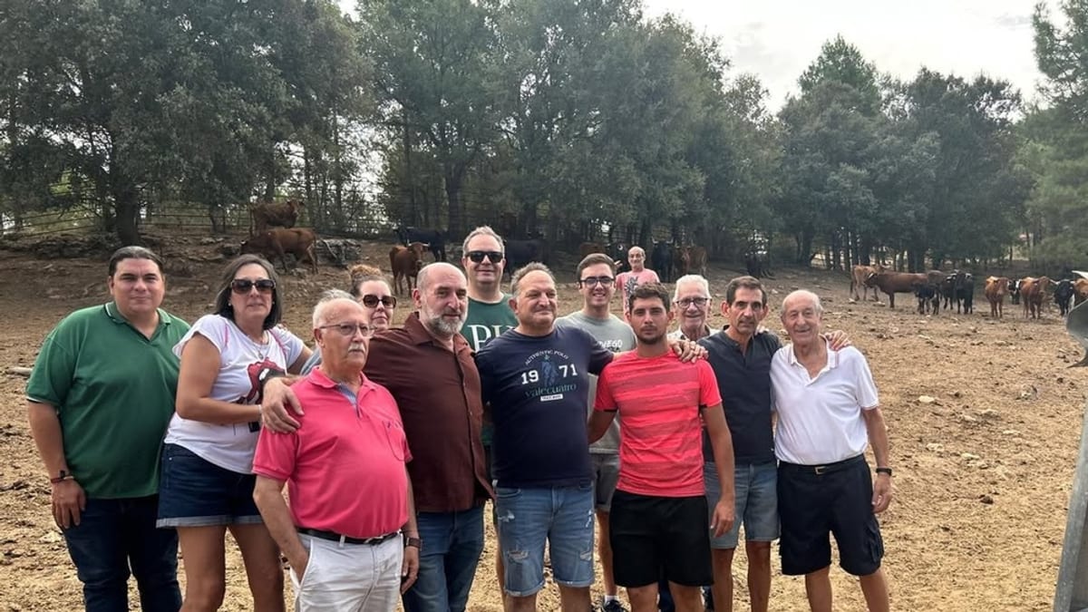 Visita a la Ganadería Toros de Mateo con el concejal de Festejos y responsables de peñas y asociaciones de Cuenca